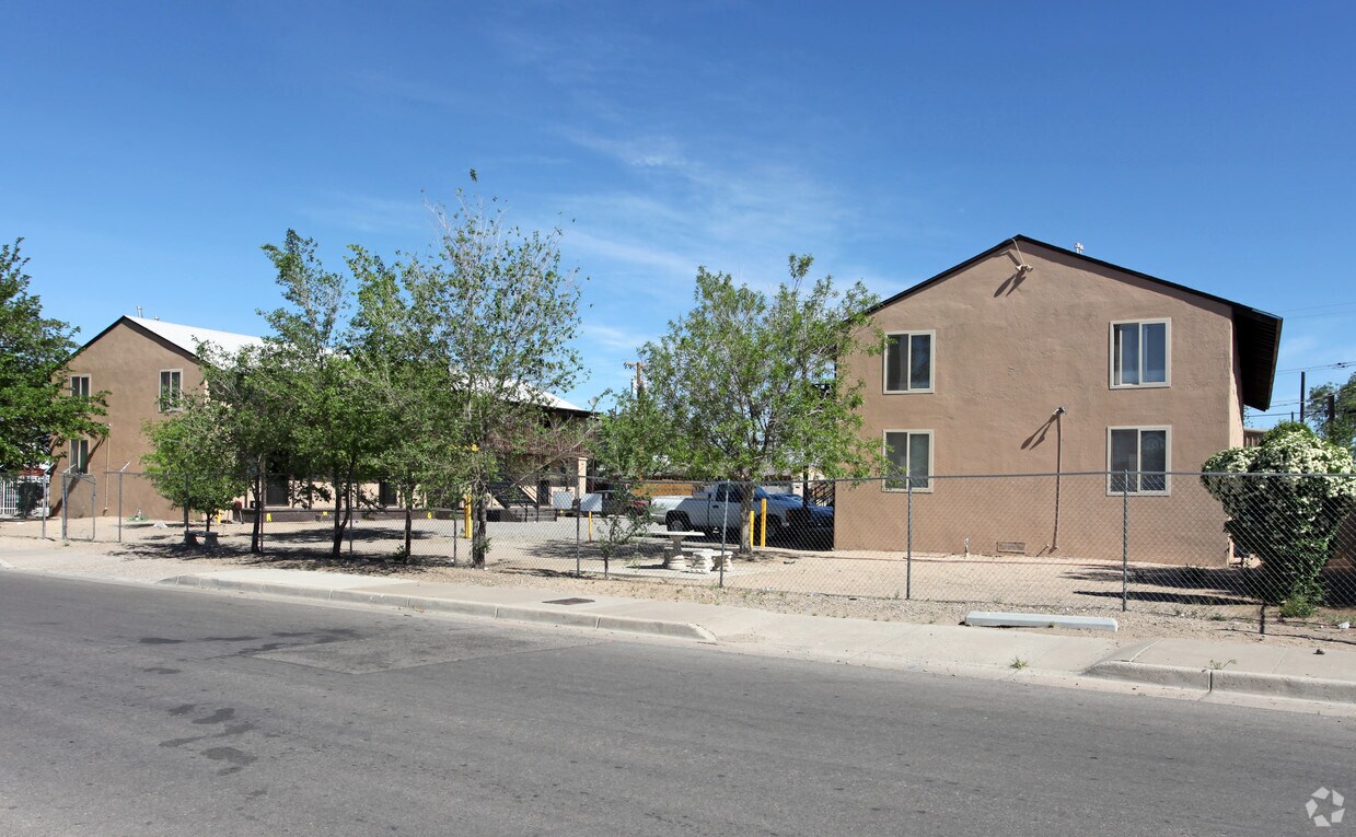 Primary Photo - 6901-6909 Acoma Rd SE