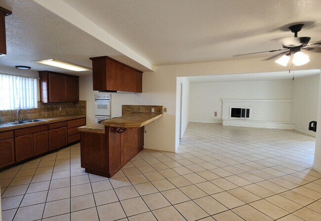 Foto del edificio - Your Perfect Ventura Retreat 4 bedroom 2 f...
