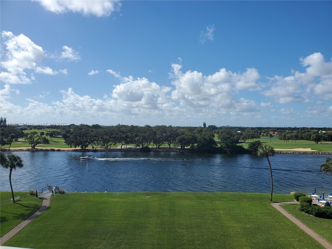 Foto del edificio - 336 Golfview Rd