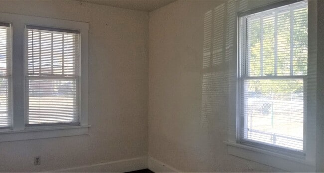 Building Photo - Short Term Rental - 1920's Farmhouse in Lakewood - Month to Month up to 6 Months Only