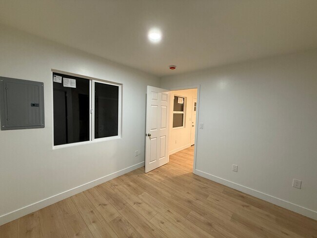 Foto del edificio - 8056 Darby Pl