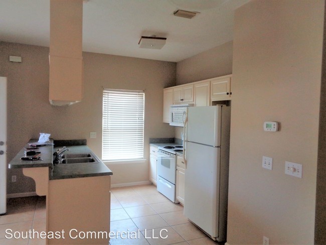 Building Photo - 1 br, 1 bath House - 6304 Pinetree Ave