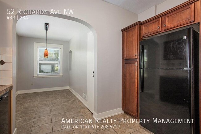 Building Photo - 52 Richards Ave NW