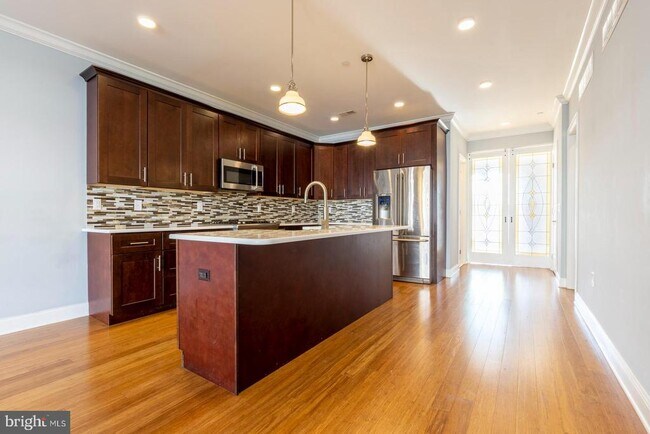 Building Photo - 153 Levering St