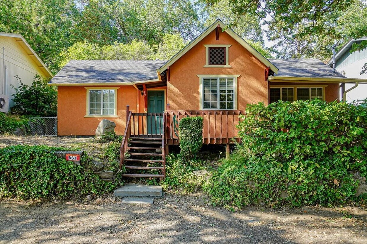 Foto principal - Cozy Cottage Style Home for Rent