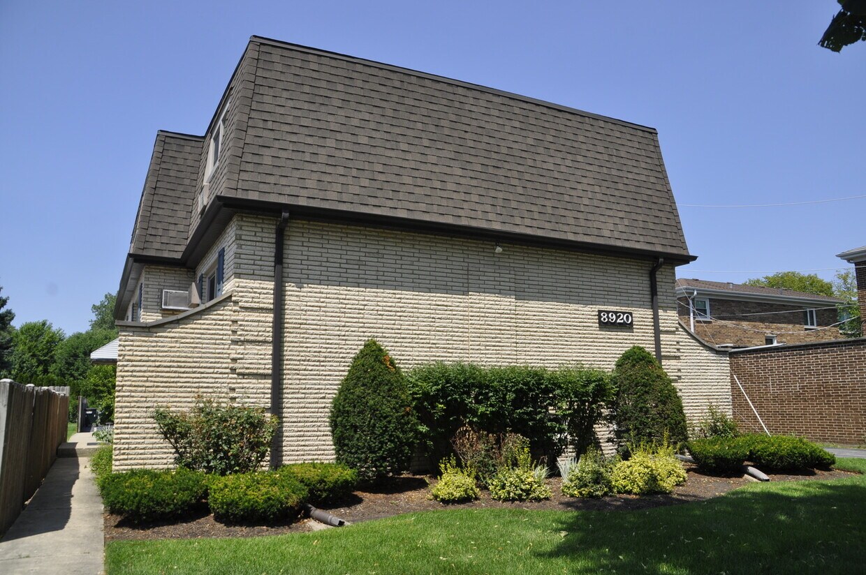 8920 Gerritsen Ave Unit 5, Brookfield, IL 60513 Room for Rent in