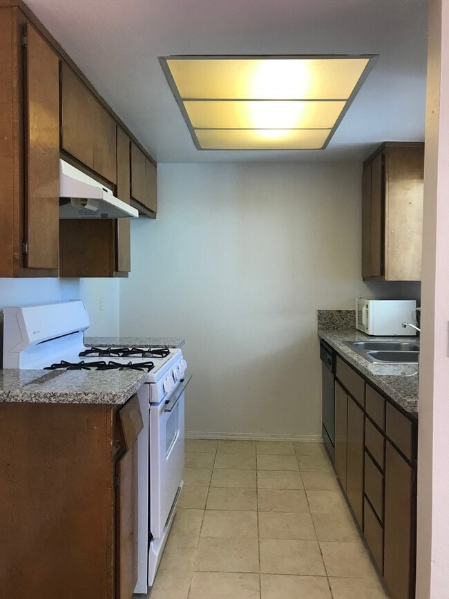 Foto del edificio - 1186 E Lugonia Ave