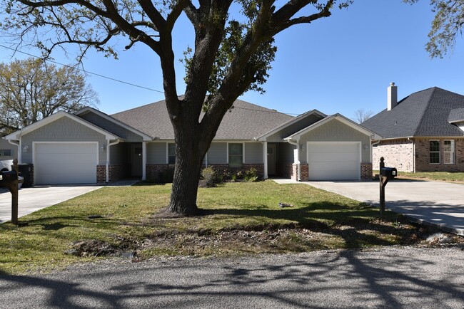Building Photo - 5553 Hogaboom Rd