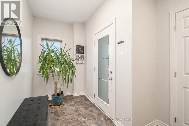 Building Photo - 414 Chaperal Private