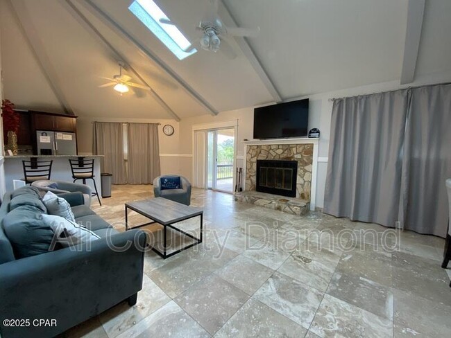 Foto del edificio - 704 Water Oak Dr