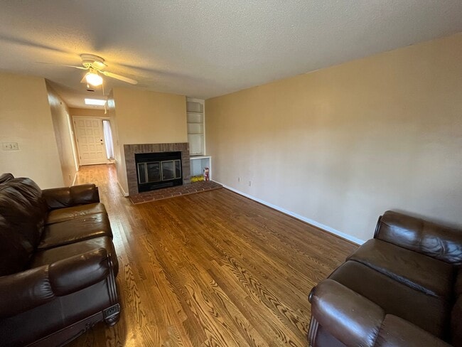 Building Photo - Charming 2BD, 2BA Durham Townhome South of Duke University