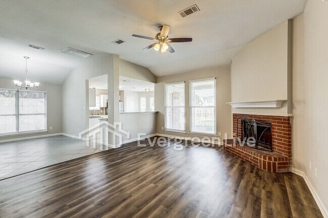 Building Photo - 4643 Yellowleaf Dr