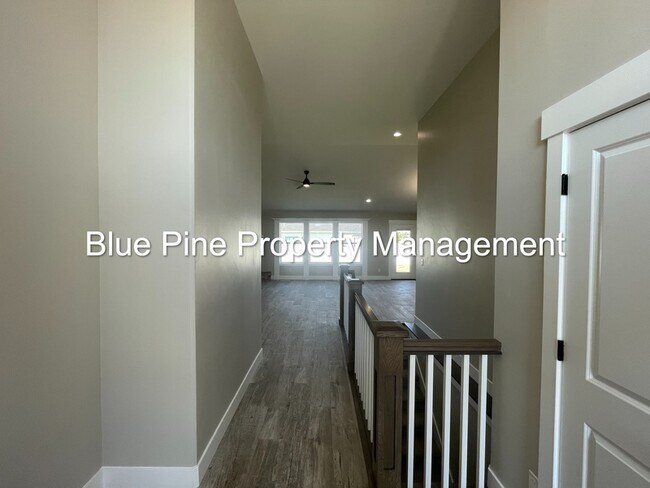 Building Photo - 4754 Thunder Dr