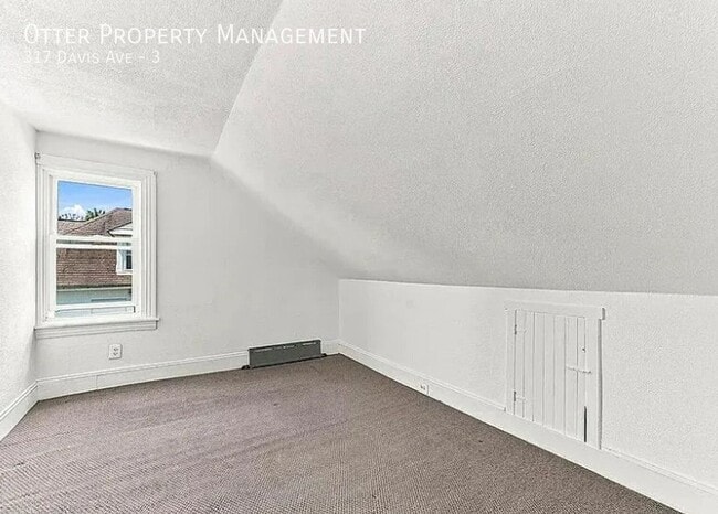 Building Photo - 317 Davis Ave