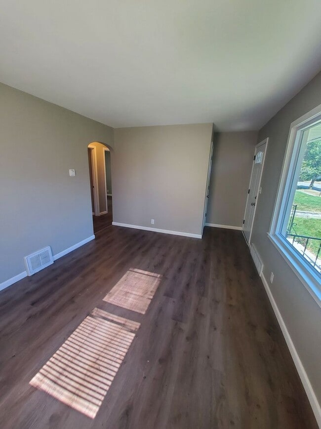 Building Photo - 2 Bedroom Single Family