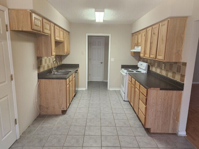 Foto del edificio - Nice 3/2/2 home on edge of town with easy access to highways
