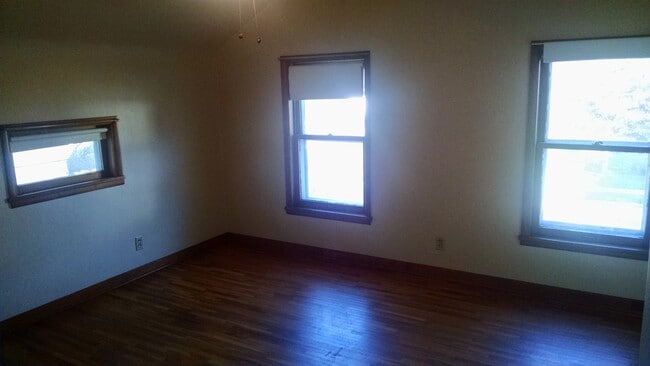 Building Photo - 507 N Division Ave