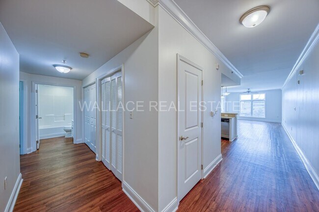 Foto del edificio - 3 BEDROOM CONDO IN RIVER TOWNE - A GATED LAKEFRONT COMMUNITY!!