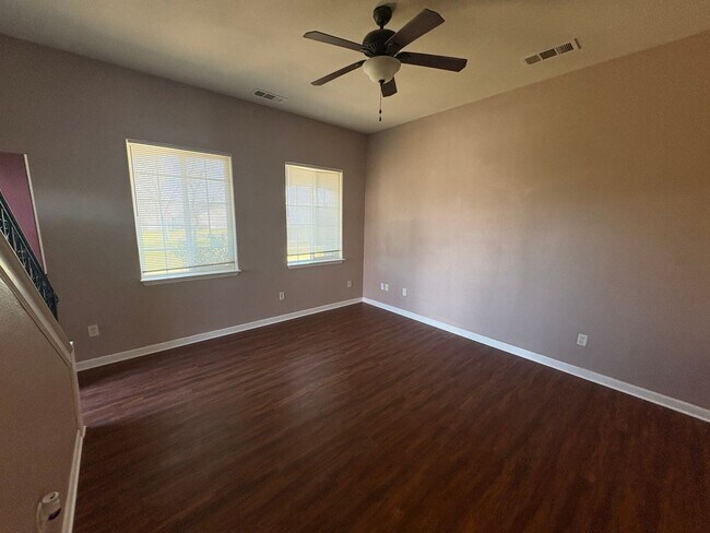 Foto del edificio - Brokeoffmtn19745/19747