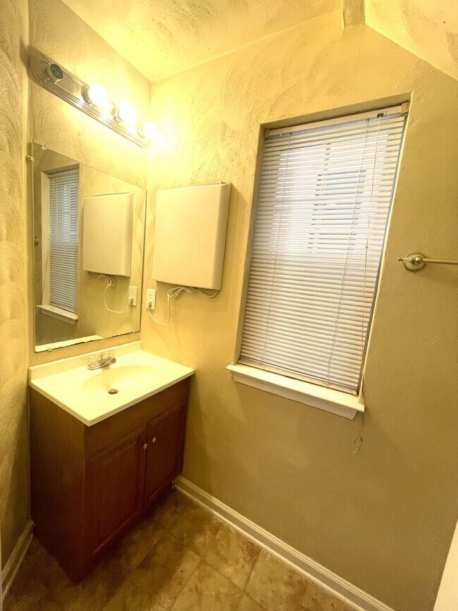 Foto del edificio - GORGEOUS SINGLE FAMILY 3BR/2.5BA PARK PLAC...