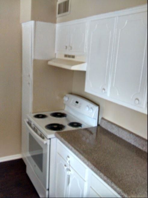 Building Photo - 2121 Handley Dr