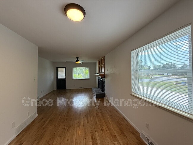 Foto del edificio - 6213 Gray St