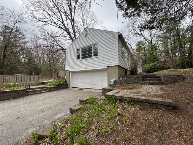 Pet-Ok | Charming Single-Family Ranch in C... - Pet-Ok | Charming Single-Family Ranch in C... House
