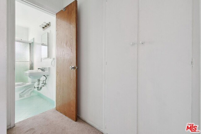 Foto del edificio - 1317 Wilcox Ave