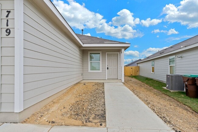 Foto del edificio - 719 Grey Dove Trl