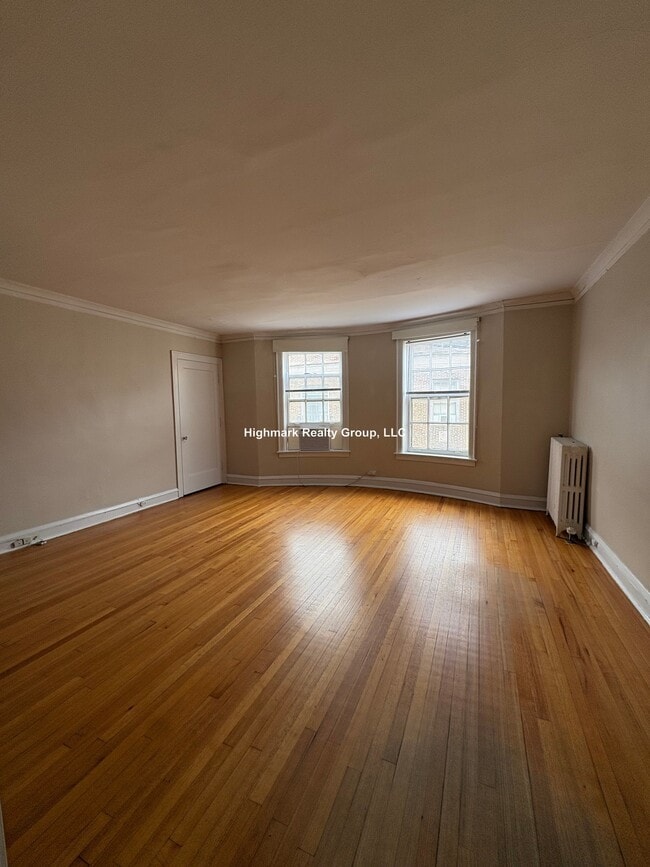 Building Photo - 907 Elmwood Ave