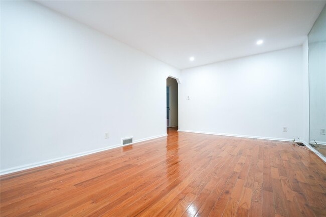 Building Photo - 1405 Burke Ave