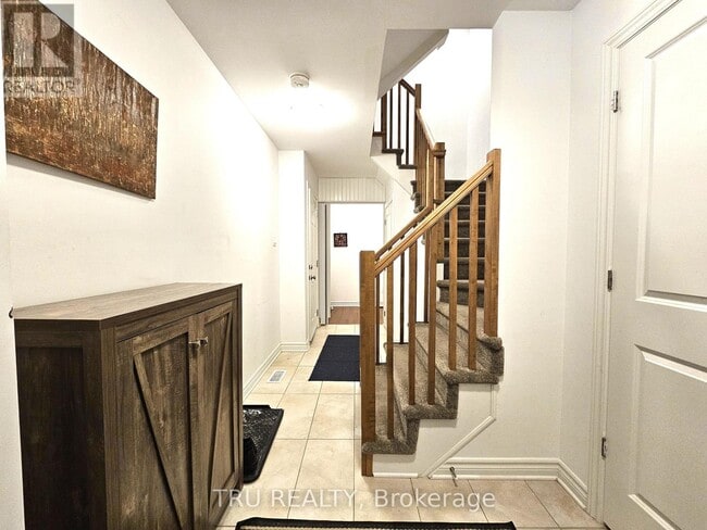 Building Photo - 887 Couloir Rd