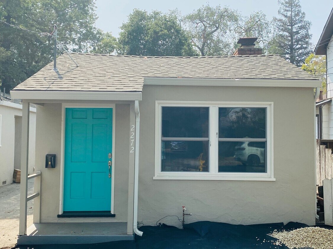 Foto principal - Remodeled 2 bed 1 bath house in College Te...