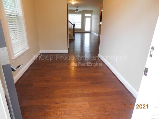 Building Photo - 8030 Upper Lake Dr