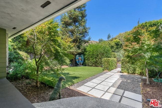 Building Photo - 5606 Green Oak Dr