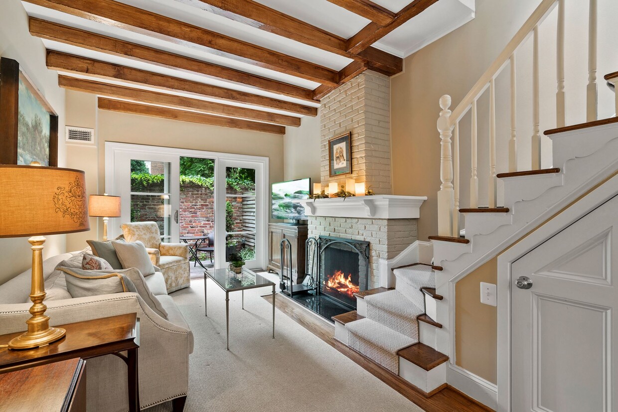 Historic Charm Meets Today's Living Needs - 4 Pomander Walk NW