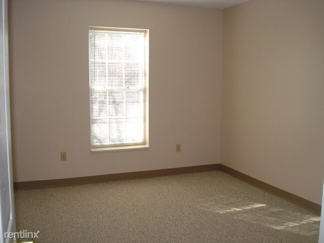 Foto del edificio - 305 Oak Springs Dr