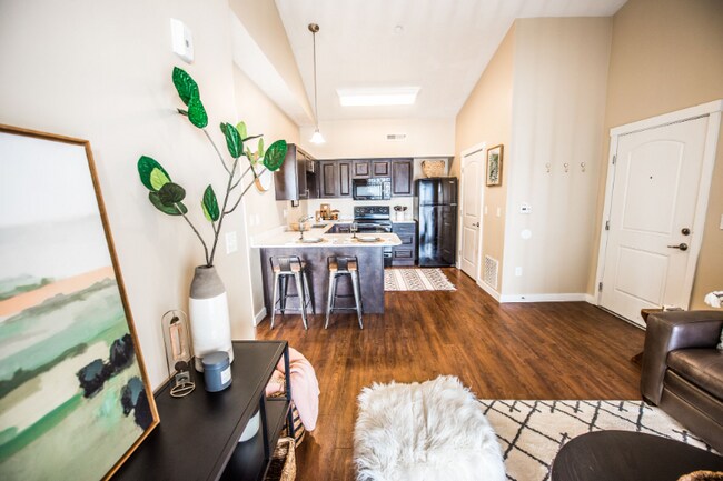 Foto del edificio - 1837 N Berra Blvd