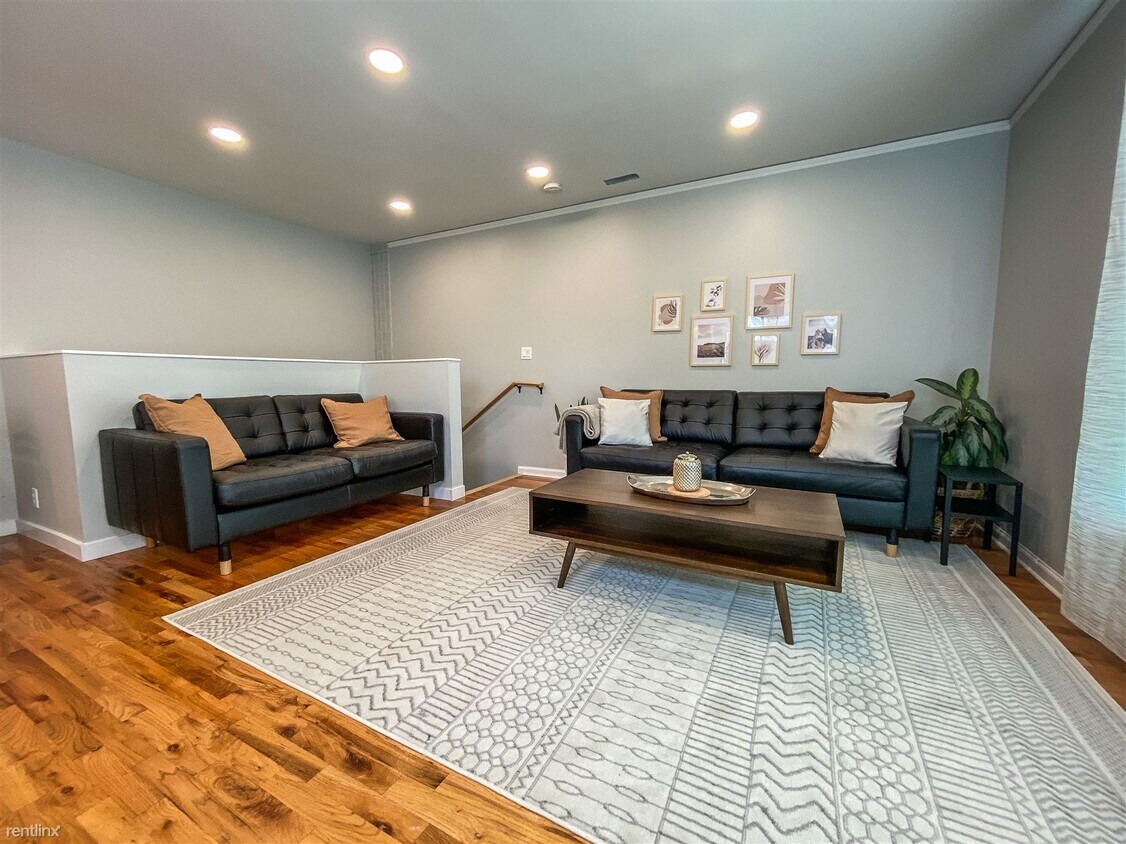 Primary Photo - 4 br, 2 bath Duplex - 2715 Northeast Weidl...