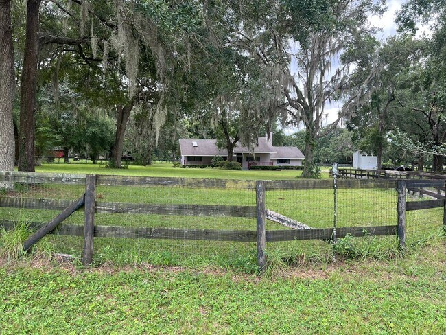 Foto del edificio - 3 Bedroom, 2 Bathrooms, with pool on 3 Acres