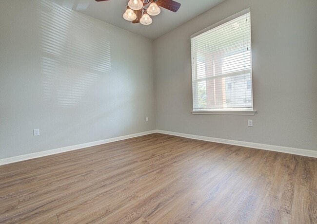 Building Photo - 8816 Blaze Dr