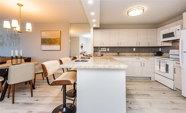 Building Photo - 2301 Collins Ave