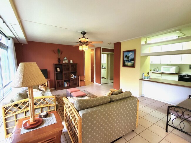 Building Photo - Fully furnished 2 bed, 1 bath tranquil uni...