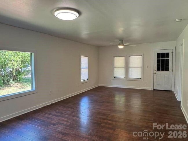 Foto del edificio - 534 Logan St