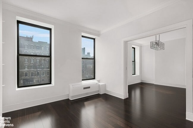 Building Photo - NO FEE! 3BR/3BA + PRIVATE OUTDOOR SPACE