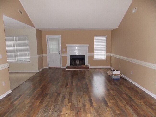 Building Photo - BEAUTIFUL HOME
