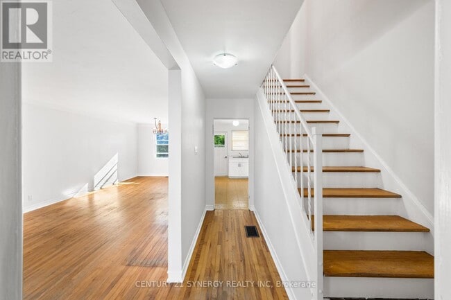 Building Photo - 2467 Carlsen Ave