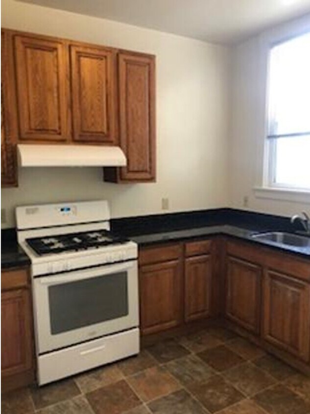 kitchen - 4726 Cabrillo St