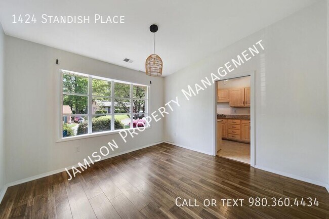 Foto del edificio - 1424 Standish Pl
