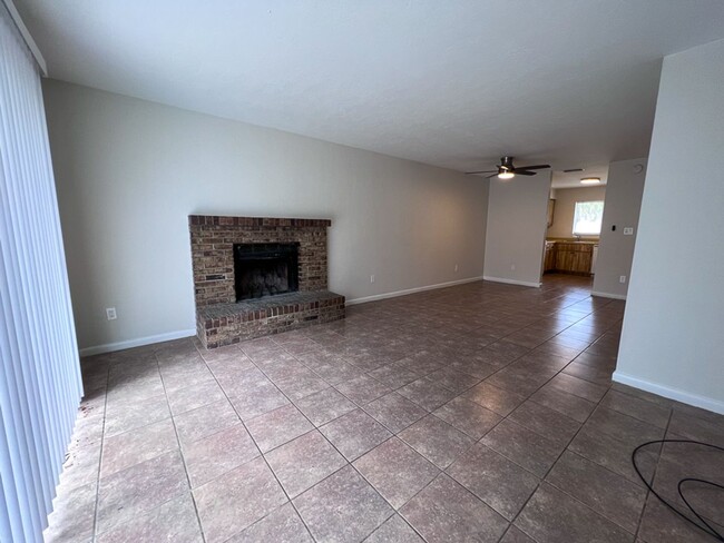 Building Photo - 2290 - Sugarfoot Oaks